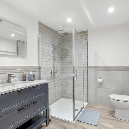 Pierside Apt 1
