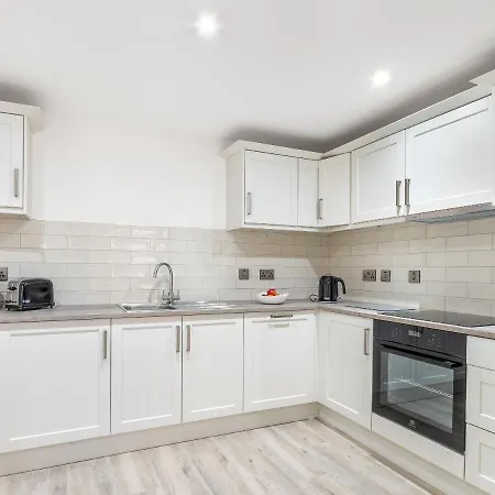 Pierside Apt 1